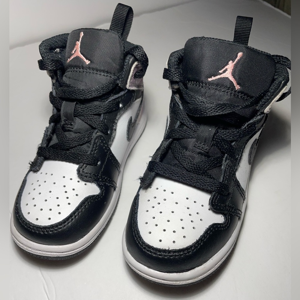Nike jordan 1 mis SE toddler black/ bleached coral puro le